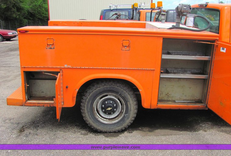 image for item 4335 1999 Chevrolet C2500 pickup