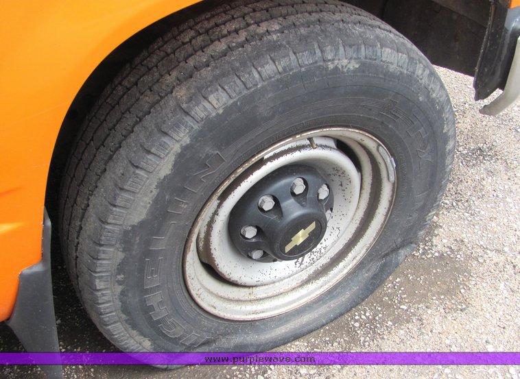 image for item 4335 1999 Chevrolet C2500 pickup