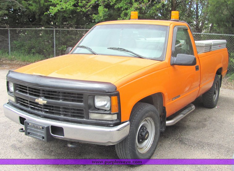 image for item 4336 1999 Chevrolet C2500 pickup