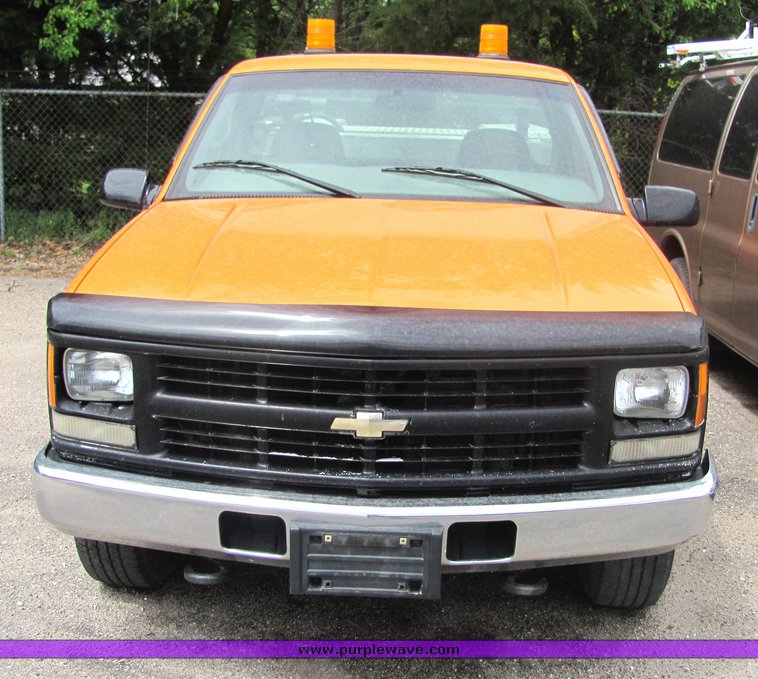 image for item 4336 1999 Chevrolet C2500 pickup