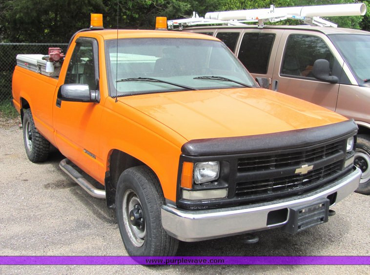image for item 4336 1999 Chevrolet C2500 pickup