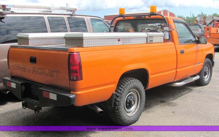 image for item 4336 1999 Chevrolet C2500 pickup