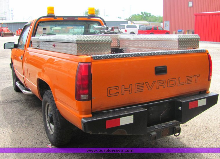 image for item 4336 1999 Chevrolet C2500 pickup