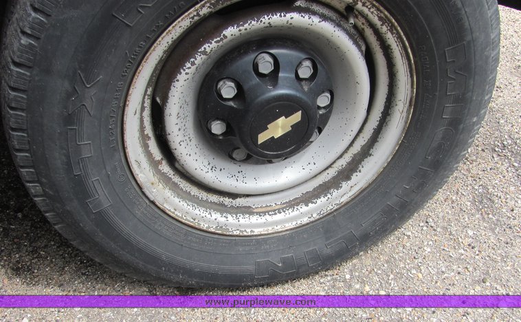 image for item 4336 1999 Chevrolet C2500 pickup