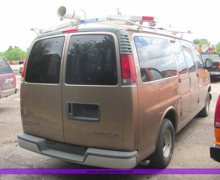 image for item 4337 2002 Chevrolet G1500 Express van