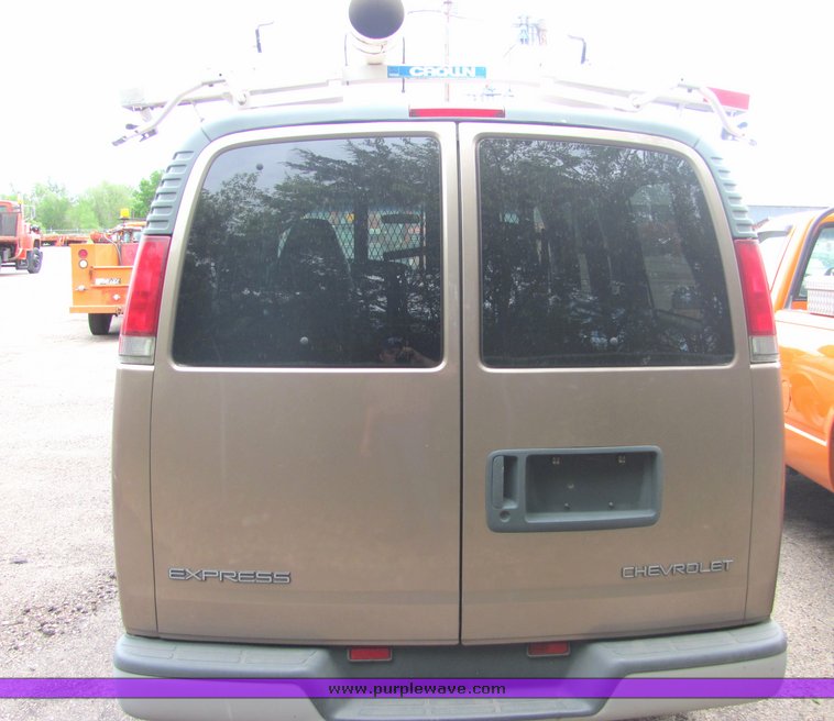 image for item 4337 2002 Chevrolet G1500 Express van