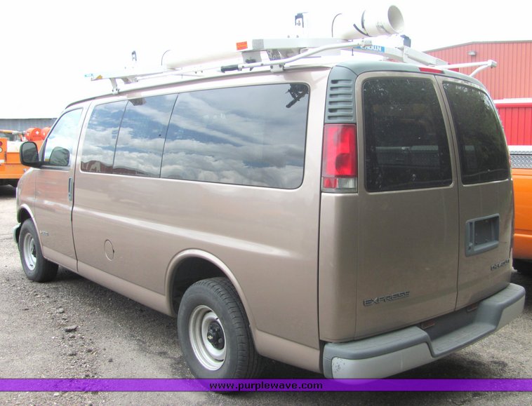 image for item 4337 2002 Chevrolet G1500 Express van