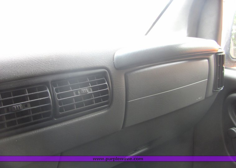 image for item 4337 2002 Chevrolet G1500 Express van