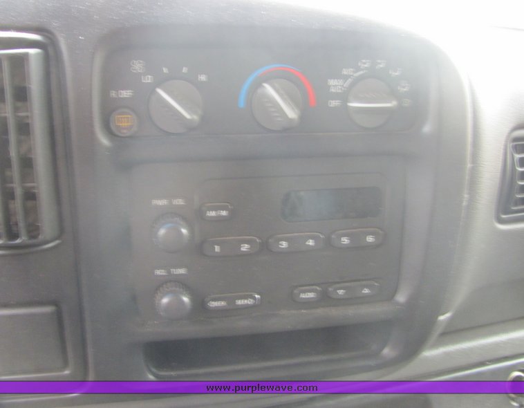 image for item 4337 2002 Chevrolet G1500 Express van