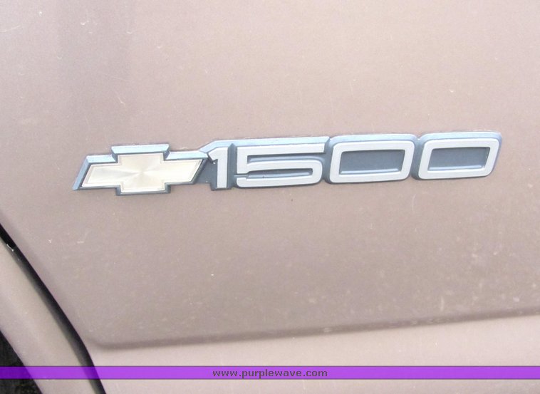 image for item 4337 2002 Chevrolet G1500 Express van