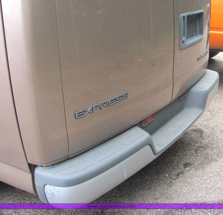image for item 4337 2002 Chevrolet G1500 Express van