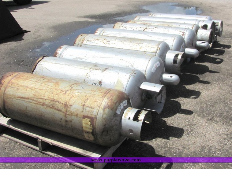 image for item 4340 (9) 100lb propane tanks