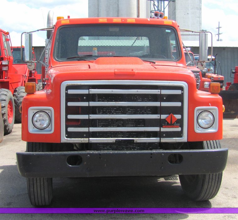 image for item 4343 1986 International S1754 service truck