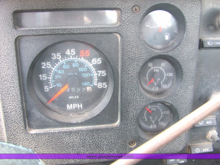 image for item 4343 1986 International S1754 service truck