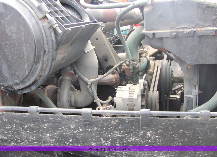 image for item 4343 1986 International S1754 service truck