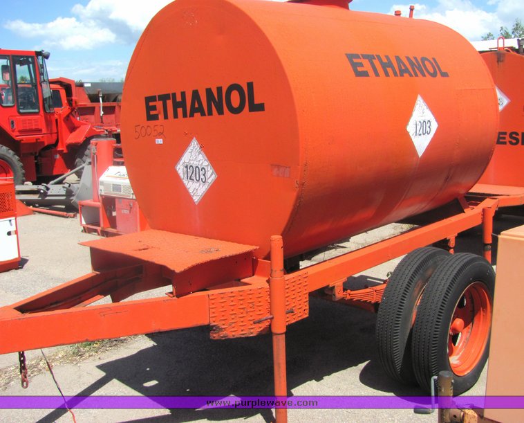 image for item 4353 1000 gallon trailer mounted fuel tank