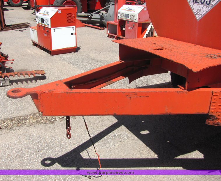 image for item 4353 1000 gallon trailer mounted fuel tank