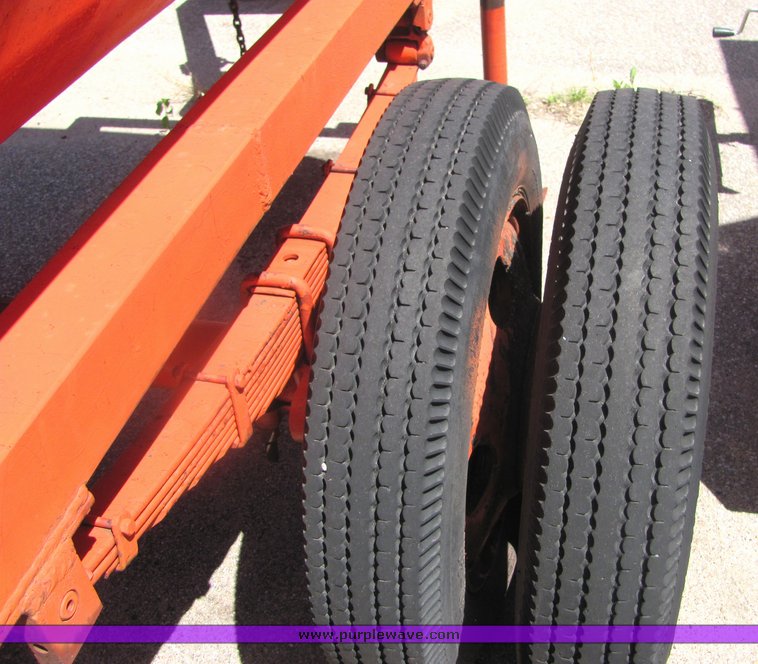 image for item 4353 1000 gallon trailer mounted fuel tank