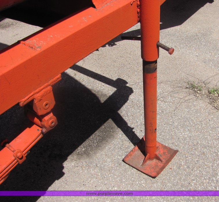 image for item 4353 1000 gallon trailer mounted fuel tank