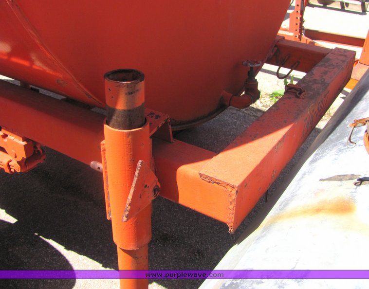 image for item 4354 1000 gallon trailer mounted fuel tank