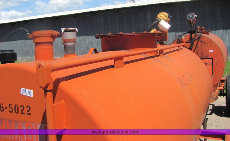 image for item 4358 1992 JFW 600 gallon fuel tank