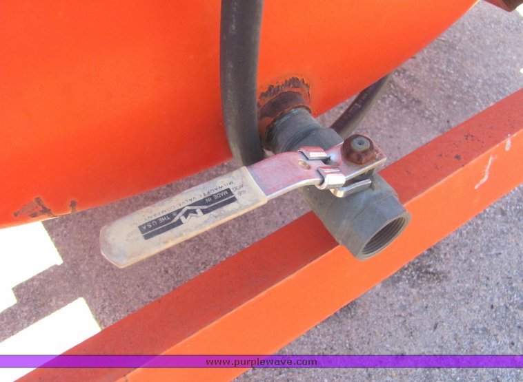 image for item 4358 1992 JFW 600 gallon fuel tank