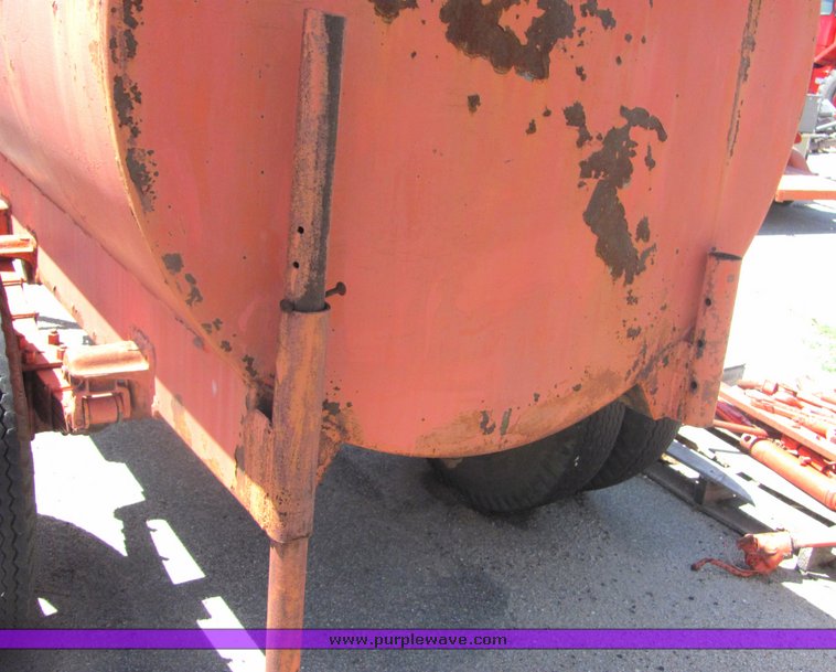 image for item 4359 1968 Wichita 1230c 500 gallon fuel tank