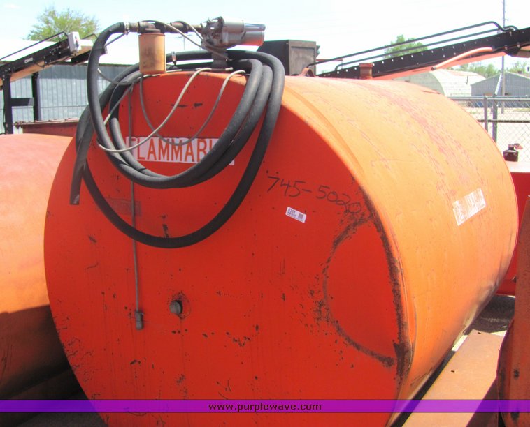 image for item 4361 1990 Wemac D782 1000 gallon skid mounted diesel tank