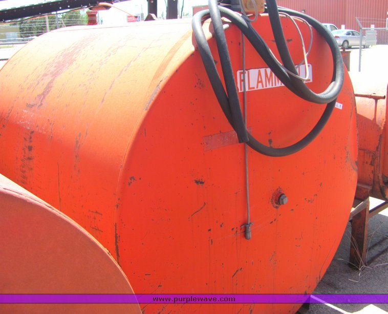 image for item 4361 1990 Wemac D782 1000 gallon skid mounted diesel tank