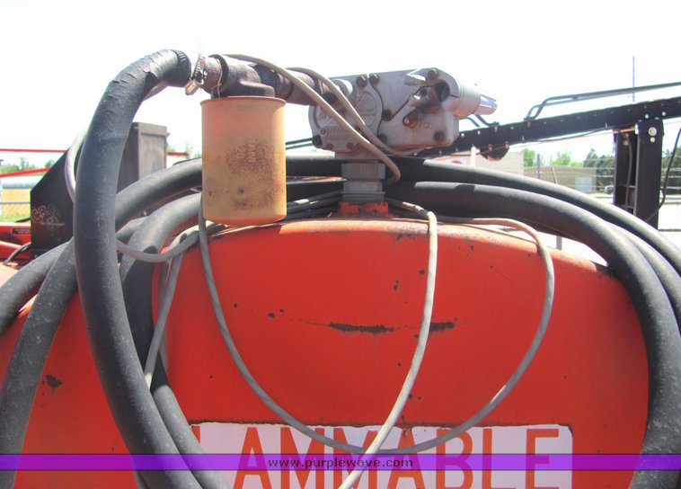 image for item 4361 1990 Wemac D782 1000 gallon skid mounted diesel tank