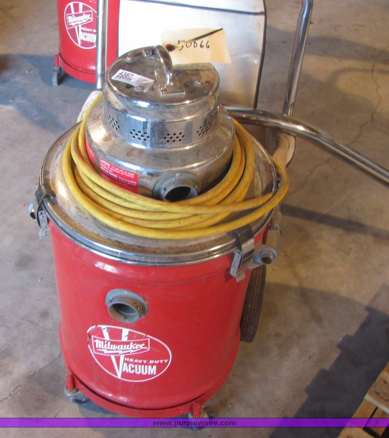 image for item 4387 Milwaukee heavy duty vacuum