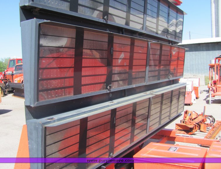 image for item 4389 1998 Addco DH1000als variable message board