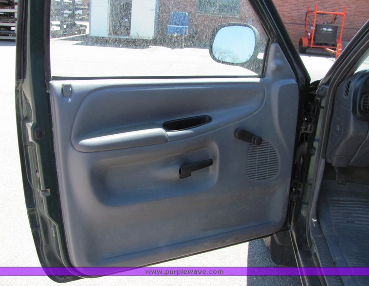 image for item 4398 2001 Dodge Ram 1500