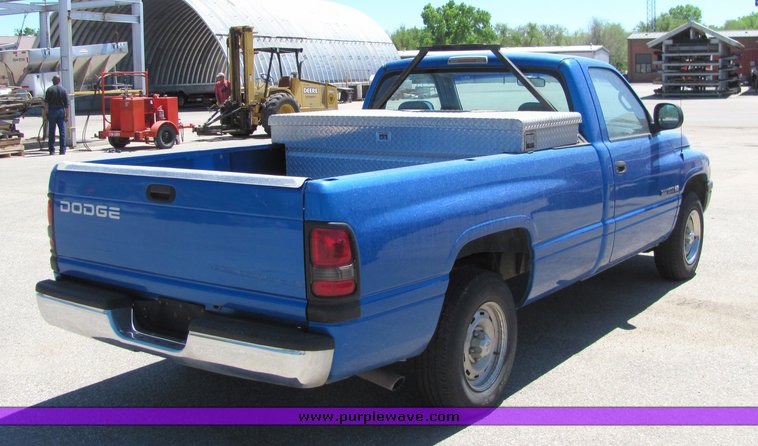 image for item 4399 2001 Dodge Ram 1500