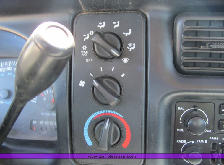 image for item 4399 2001 Dodge Ram 1500