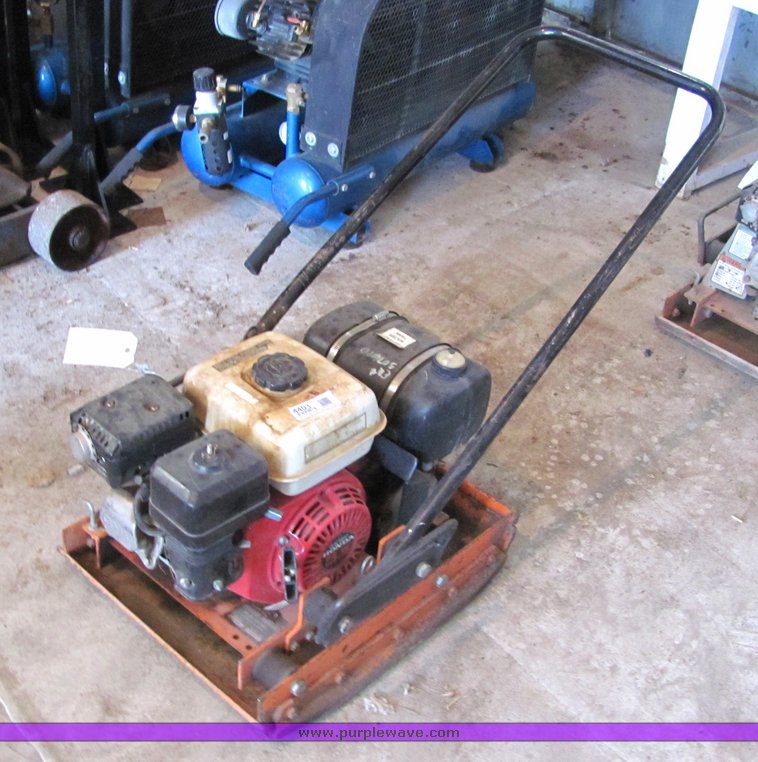 image for item 4403 1999 MBW AP200H vibratory plate compactor