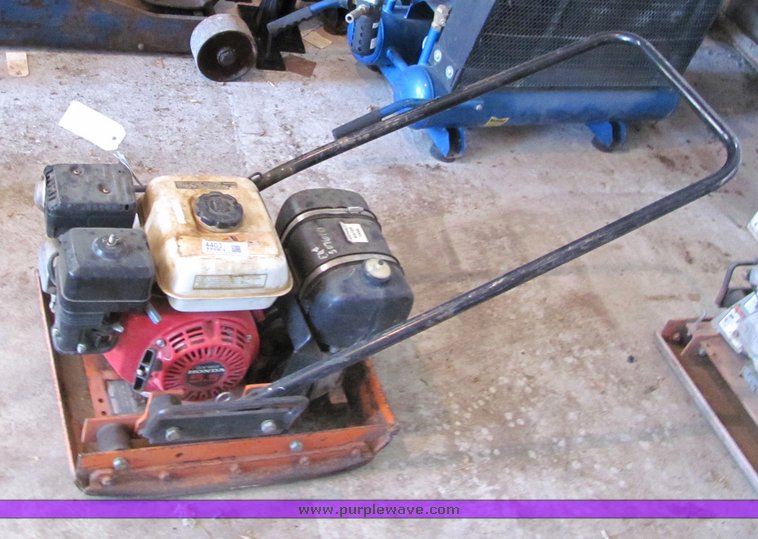 image for item 4403 1999 MBW AP200H vibratory plate compactor