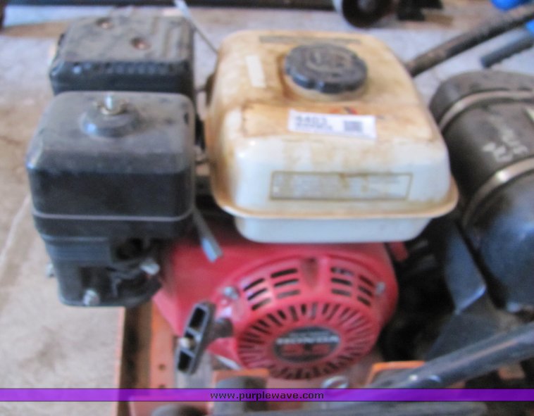 image for item 4403 1999 MBW AP200H vibratory plate compactor