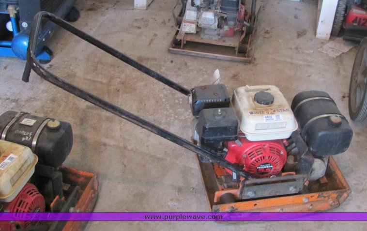 image for item 4404 1999 MBW AP200H vibratory plate compactor