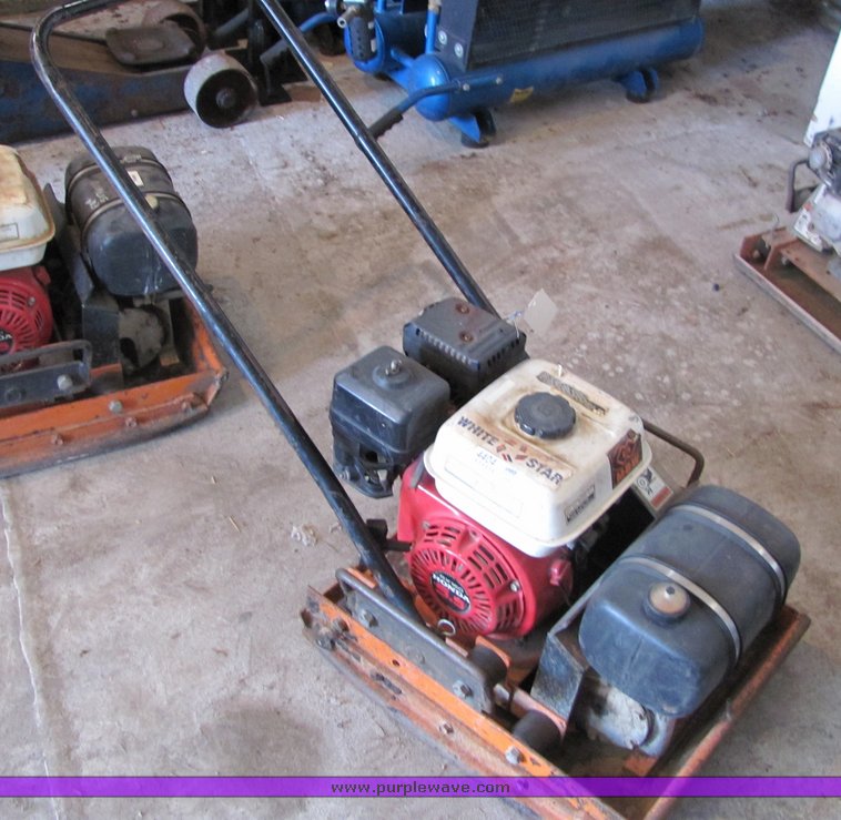 image for item 4404 1999 MBW AP200H vibratory plate compactor