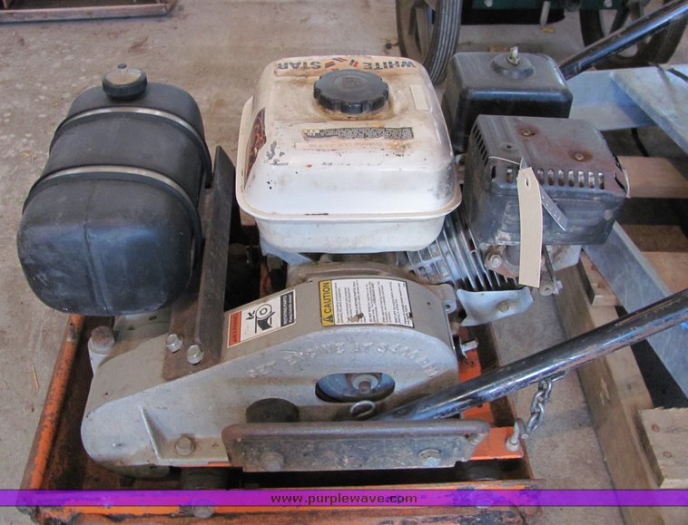 image for item 4404 1999 MBW AP200H vibratory plate compactor