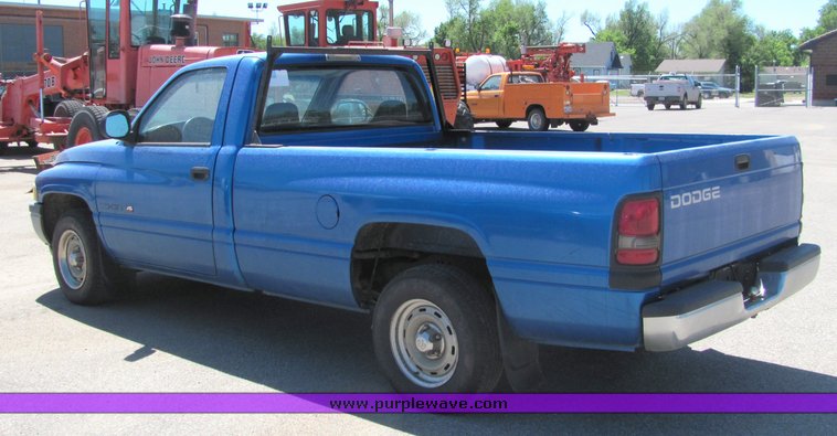 image for item 4406 1999 Dodge Ram 1500