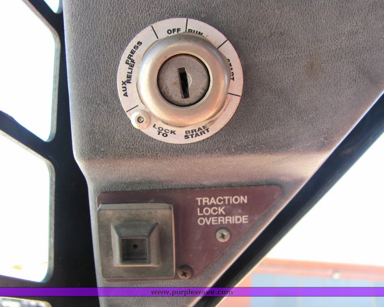 image for item 4409 1995 Bobcat 853H skid steer