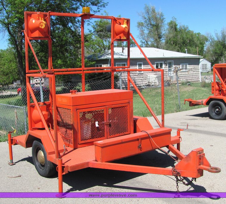 image for item 4410 1988 Wichita Steel Fabricators flashing light trailer