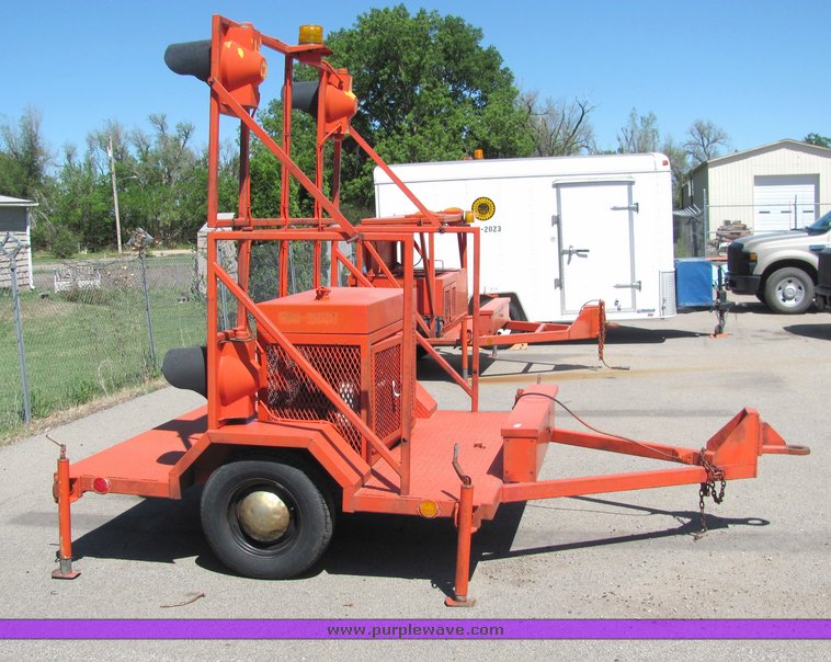 image for item 4410 1988 Wichita Steel Fabricators flashing light trailer