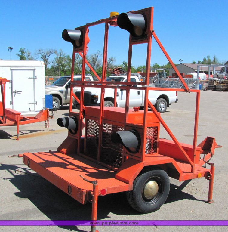 image for item 4410 1988 Wichita Steel Fabricators flashing light trailer