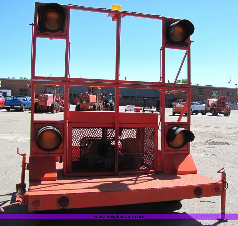 image for item 4410 1988 Wichita Steel Fabricators flashing light trailer