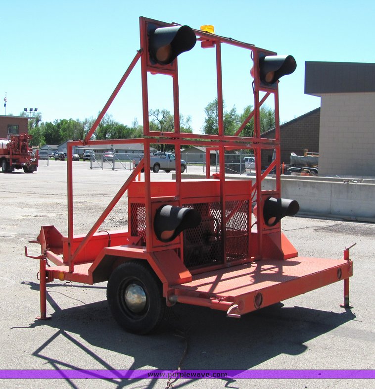 image for item 4410 1988 Wichita Steel Fabricators flashing light trailer