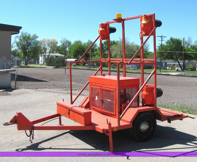 image for item 4410 1988 Wichita Steel Fabricators flashing light trailer