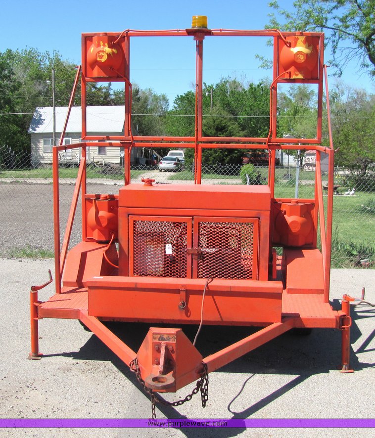 image for item 4410 1988 Wichita Steel Fabricators flashing light trailer